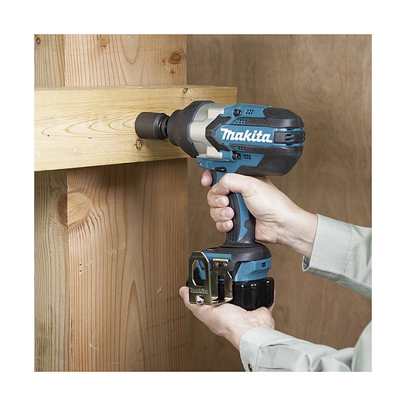 Makita DTW1002RTJ Llave de impacto inalámbrica con 2 baterías de 5,0 Ah Makita DTW1002RTJ Llave de impacto inalámbrica con 2 baterías de 5,0 Ah