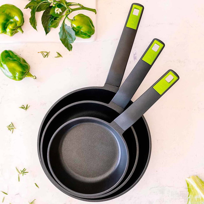 BRA Pack 3 Sartenes Gastro A841201 Ø18cm Ø22cm Ø26cm, Aluminio Reciclado Antiadherente Teflon, Apta para Inducción y Todo Tipo de Cocinas