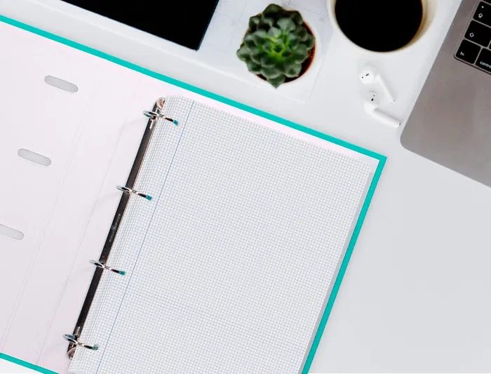 Liderpapel Recambio A4 100 Hojas 60gr Cuadro 3mm Con Margen 4 Taladros