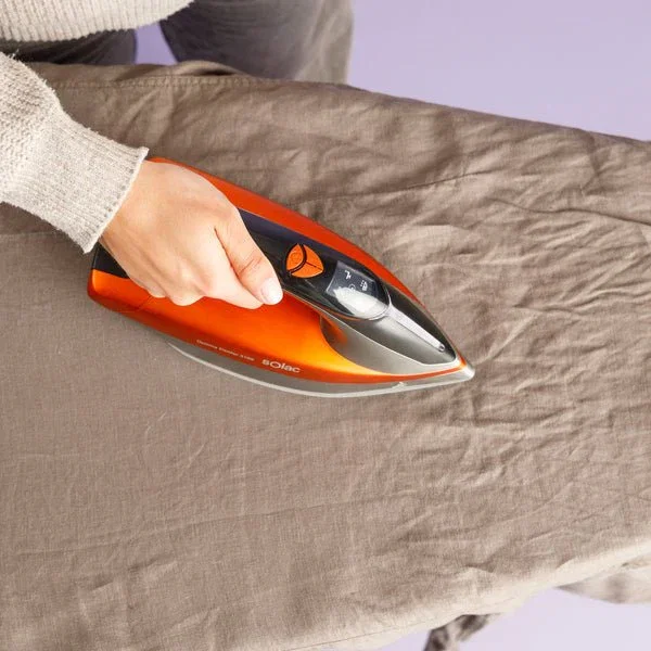 Solac CPB6110 Optima Center 3010 Centro de Planchado 3000W 1.5L 7 Bar Vapor 400g/min Smart ECO, Suela Cerámica - Negro, Naranja, Plata