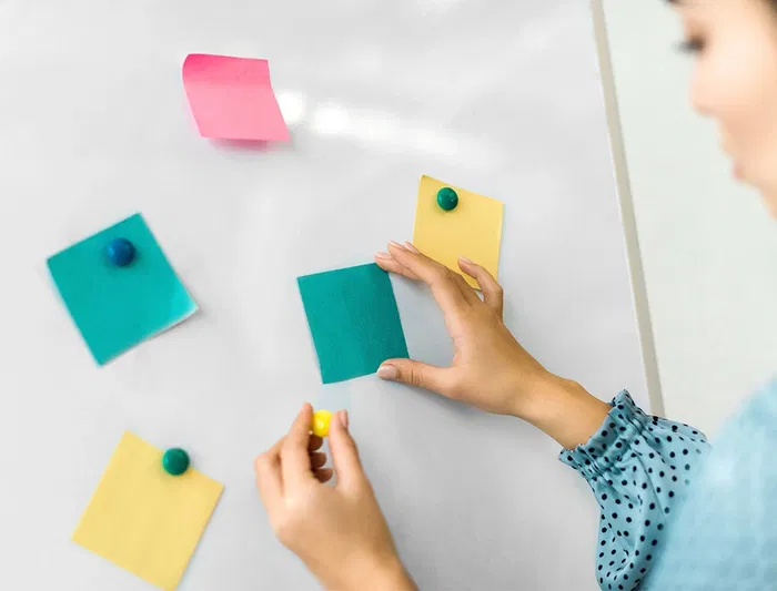 Q-connect Pizarra Blanca Lacada Magnética con Marco de Aluminio 90x60 cm