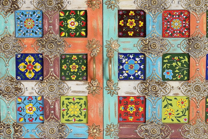 Giner y Colomer Aparador 2 Puertas Madera de Mango y Hierro Blanco con Detalles en Cerámica Giner y Colomer Aparador 2 Puertas Madera de Mango y Hierro Blanco con Detalles en Cerámica