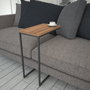 Hanah Home Mesa Auxiliar Industrial Walnut Patas Metálicas con Ruedas 46x62x26cm