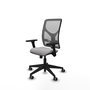 Silla de oficina Motilla con mecanismo Sincro tapizada con Tela color Gris claro y malla color Gris. Equipada con lumbar 1D, Brazos 3D y Ruedas 65 mm parqué