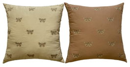 DKD Home Decor Cojín de Poliéster con Bordado de Mariposa, Surtido Rosa y Crema