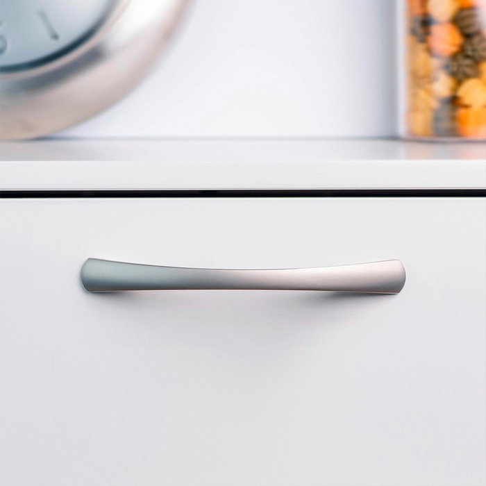 Rei Tirador de Mueble tipo Asa Modelo 589a, Aluminio Acabado Níquel Bisú, 128 mm Centro a Centro, 4 Unidades Rei Tirador de Mueble tipo Asa Modelo 589a, Aluminio Acabado Níquel Bisú, 128 mm Centro a Centro, 4 Unidades