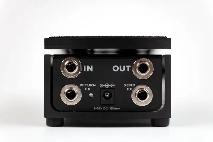 Ernieball VPJR Pedal de Volumen con Afinador Táctil Negro