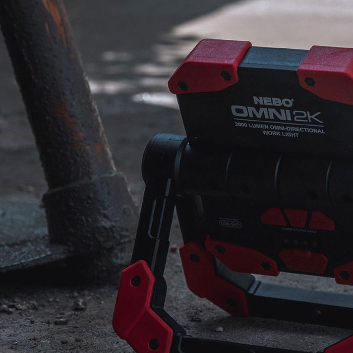 Nebo Foco de Trabajo Omni 2K Recargable LED Omnidireccional 2000 Lúmenes USB C Power Bank IPX4