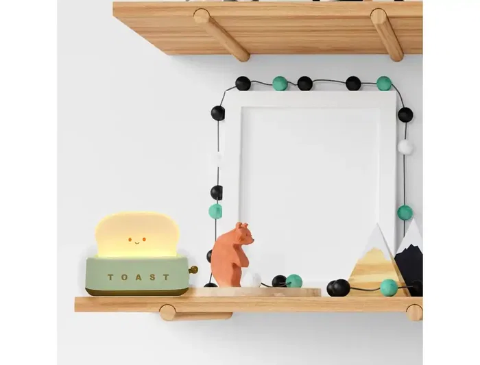 Wondee Lámpara Tostada Divertida de Silicona, Lámpara de Noche Recargable con Luz Cálida para Niños Wondee Lámpara Tostada Divertida de Silicona, Lámpara de Noche Recargable con Luz Cálida para Niños