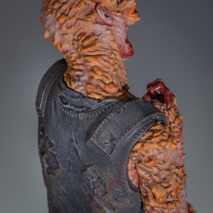 Dark Horse Figura Armored Clicker 22 cm The Last of Us Part II