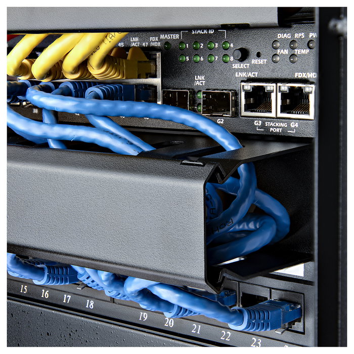 StarTech Panel de gestión de cables horizontal 1U con cubierta StarTech Panel de gestión de cables horizontal 1U con cubierta