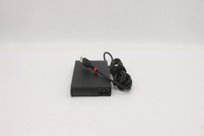 Lenovo Adaptador AC 170W, 89% Eficiencia, Voltaje 100-240Vac, Diseño Trifásico, para Dispositivos Lenovo