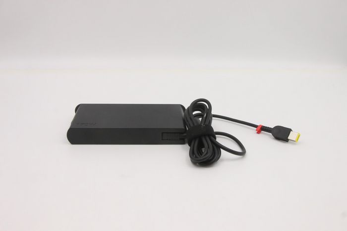 Lenovo Adaptador AC 170W, 89% Eficiencia, Voltaje 100-240Vac, Diseño Trifásico, para Dispositivos Lenovo