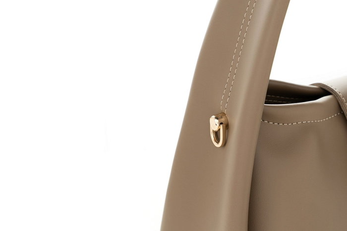 Vince Camuto Turin Bolso de Polipiel Color Visón Oscuro