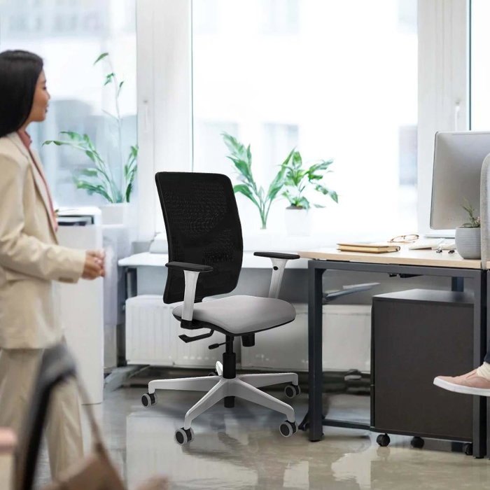 PIQUERAS Y CRESPO Silla de oficina Motilla con mecanismo Sincro/Traslack, Tela Marrón y Malla Azul
