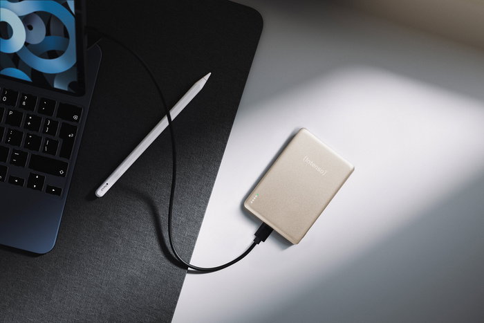 Intenso MW5000 Batería Externa Magnética Power Bank 5000 mAh Compatible con MagSafe, Carga Inalámbrica 15W y USB-C PD 20W, Color Champán