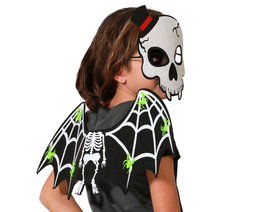 Disfraz De Esqueleto Para Niño Con Mascara De Calavera Y Alas Negras Decoradas Con Telarañas Y Arañas Verdes