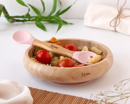 KioKids Ecofriendly Set Vajilla Silicona Y Bambú Rosa Con Cuchara-Tenedor +4 meses