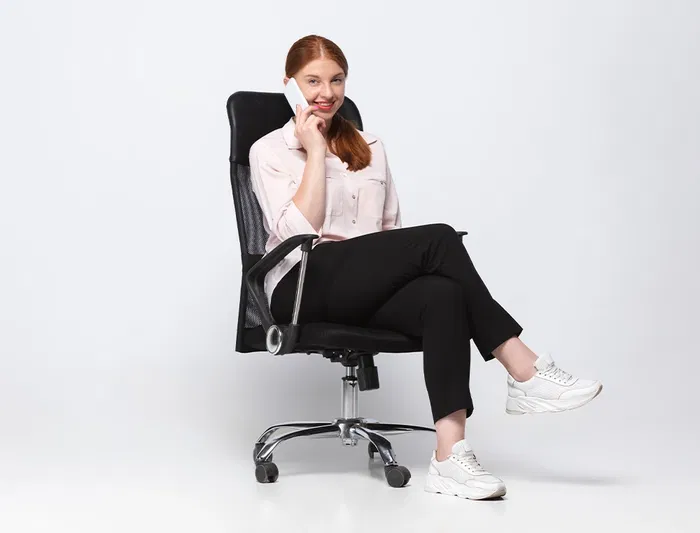 Q-connect Silla de Dirección Base Metal Respaldo Alto Regulable en Altura Piel y Malla Negro