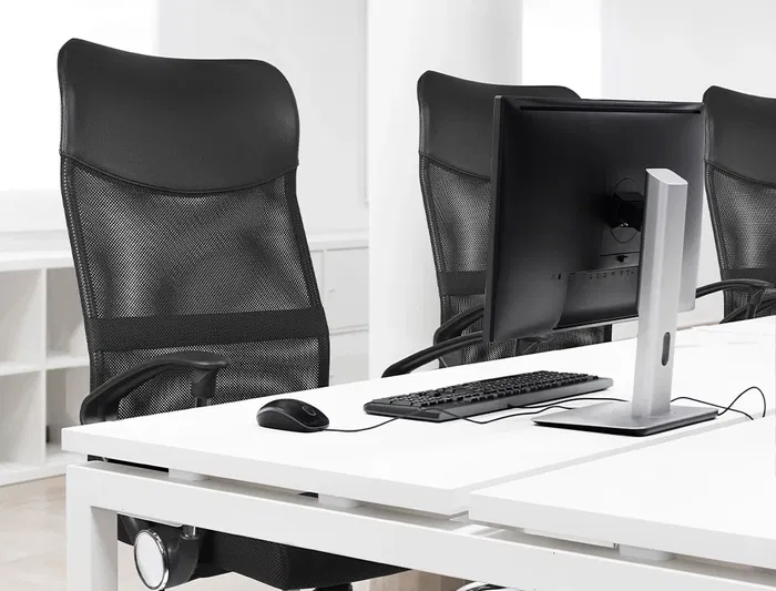 Q-connect Silla de Dirección Base Metal Respaldo Alto Regulable en Altura Piel y Malla Negro