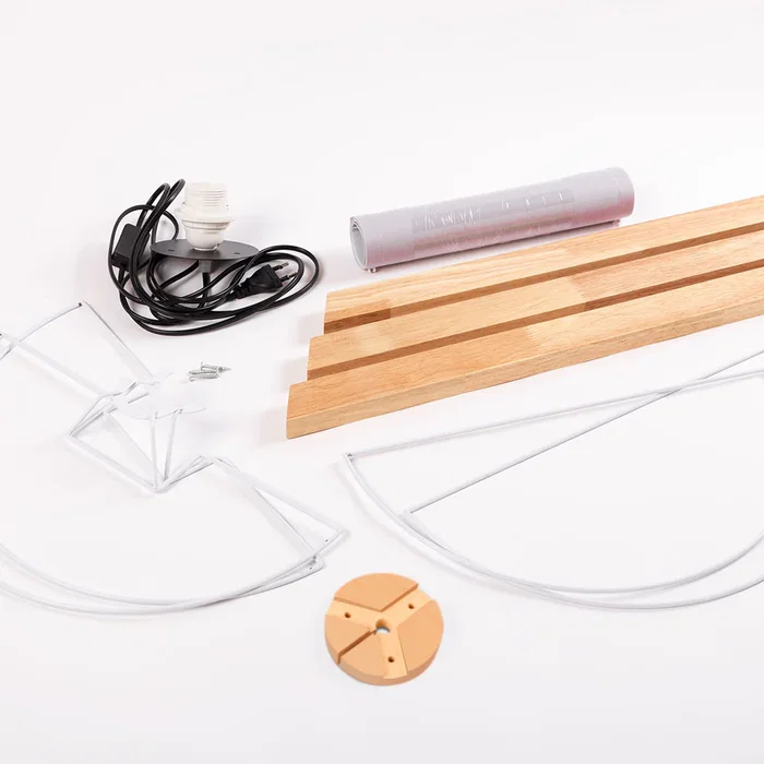 Lámpara de suelo trípode de madera con tulipa de tela cilíndrica y casquillo E27, diseño elegante para estilo nórdico, natural o rústico [OPV-780SGN2422]