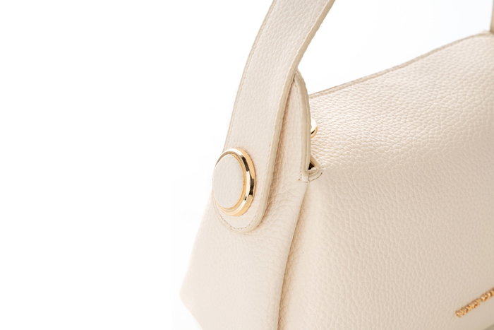 Vince Camuto Bolso Trieste Beige en Piel de Polivinilo Elegante y Versátil para Mujer Vince Camuto Bolso Trieste Beige en Piel de Polivinilo Elegante y Versátil para Mujer