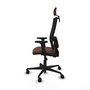 Silla de oficina Bormate con mecanismo Asincro tapizada con Tela color Marrón oscuro y malla color Negro. Equipada con lumbar 1D, Brazos 2D, Cabecero 2D y Ruedas 65mm nailon