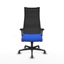 Sillón Albacete con mecanismo Sincro tapizada con Tela color Azul y malla color Negro. Equipado con Base nailon negra, Brazos 1D y Ruedas 65 mm parqué
