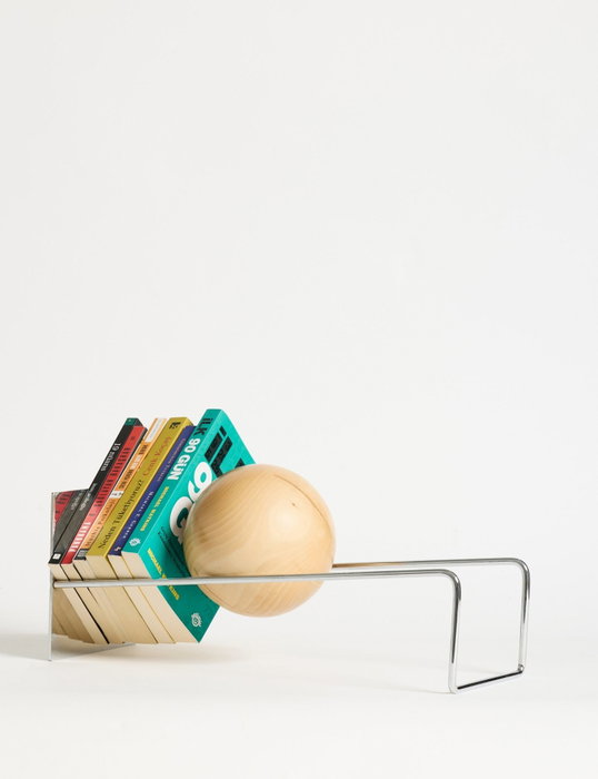 Hanah Home Toke - Soporte de libros de metal plateado con bola de tilo, 16.5 cm x 18 cm x 49 cm