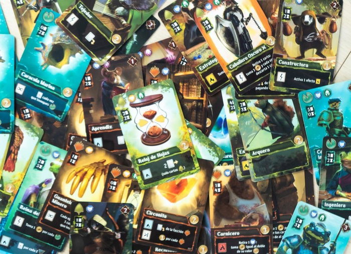 Tranjis Games SL Juego de Mesa Ocos del Tiempo de Simone Luciani y Roberto Pellei, Estratégico, Más de 100 Cartas, para 4 Jugadores