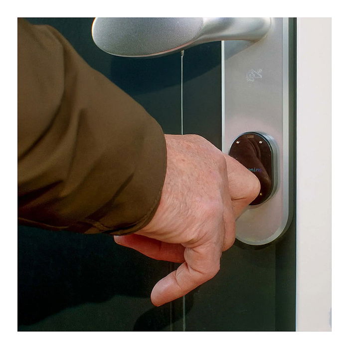 Shelly LOQED Touch Smart Lock Cerradura de puerta inteligente Bluetooth Código Lector de huellas dactilares Sin llave Mando a distancia Negro Inalámbrico 1 pieza Shelly LOQED Touch Smart Lock Cerradura de puerta inteligente Bluetooth Código Lector de huellas dactilares Sin llave Mando a distancia Negro Inalámbrico 1 pieza