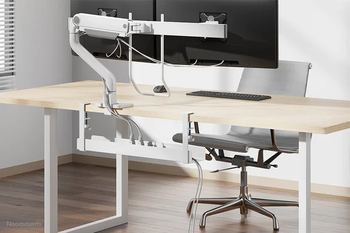 Neomounts ADS07-121WH Organizador de Cables para Escritorio, Bandeja de Cables en Blanco con Montaje por Abrazadera Universal