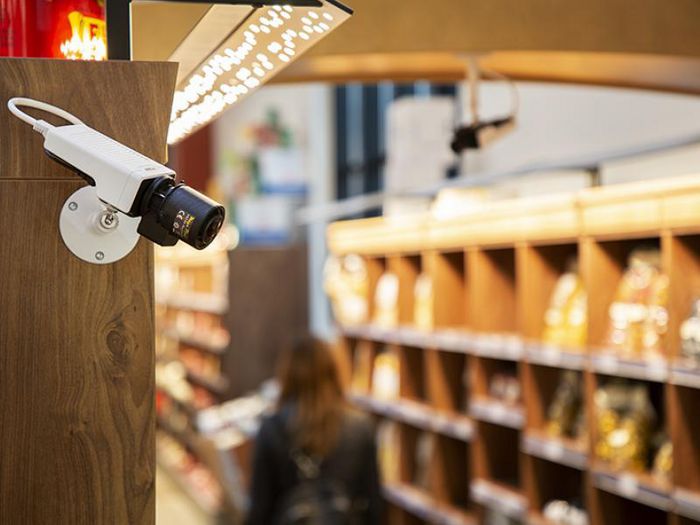 Axis Cámara IP Box M1137 MK II 5MP 2.8-13mm WDR Interior con Tecnología Lightfinder y Zipstream para Seguridad Avanzada