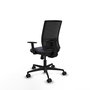 Silla de oficina Yunquera con mecanismo Sincro tapizada con Tela color Gris oscuro y malla color Negro. Equipada con lumbar 1D, Brazos 1D y Ruedas 65mm nailon