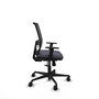 Silla de oficina Yunquera con mecanismo Sincro tapizada con Tela color Gris oscuro y malla color Negro. Equipada con lumbar 1D, Brazos 1D y Ruedas 65mm nailon
