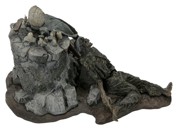 NECA Friday the 13th: The Game Diorama Pamela Shrine