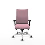 Silla Albacete confidente con mecanismo Sincro tapizada con Tela color Rosa. Equipada con Base aluminio, Brazos 2D y Ruedas 65 mm parqué