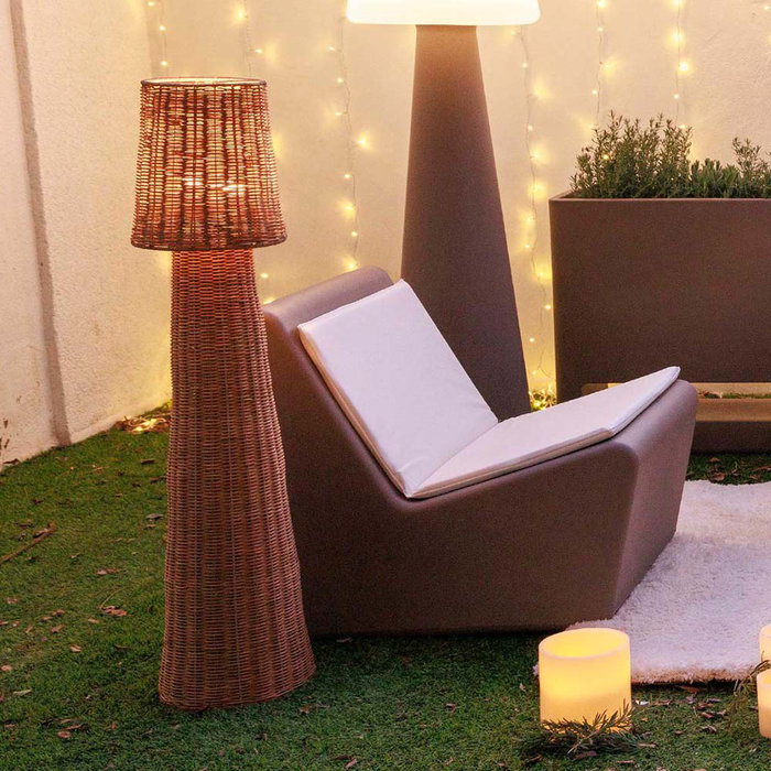 New Garden Lámpara de pie Lola 110 Nature, hecha a mano con fibras naturales trenzadas, IP54 para exterior/interior, cable de yute 3.5m, E27, Ø25x109 cm