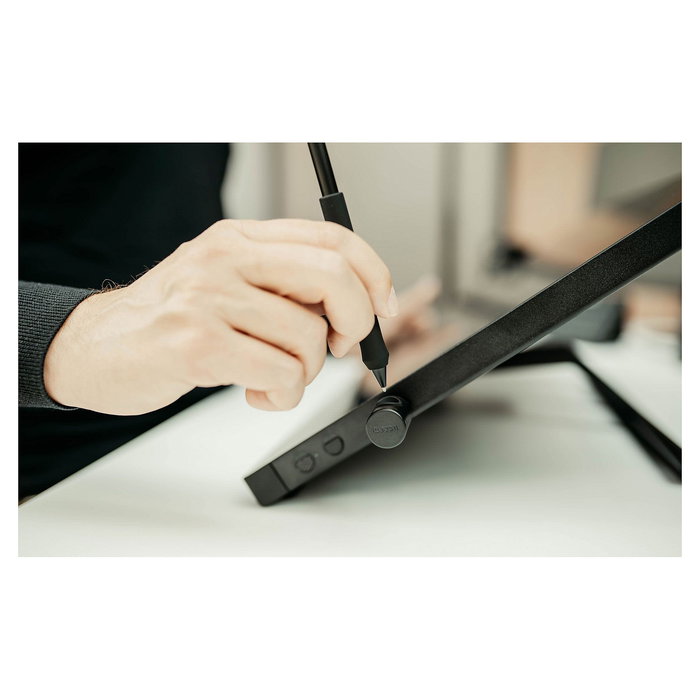 Wacom Cintiq 24 Touch DTH246, Tablet gráfica digital de 61 cm (24") con pantalla táctil IPS Quad HD (2560 x 1440), lápiz inalámbrico, USB-C