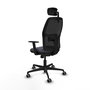 Silla de oficina Alfera con mecanismo Sincro tapizada con Tela color Gris oscuro y malla color Negro. Equipada con lumbar 1D, Brazos 1D, Cabecero 2D y Ruedas 65 mm parqué