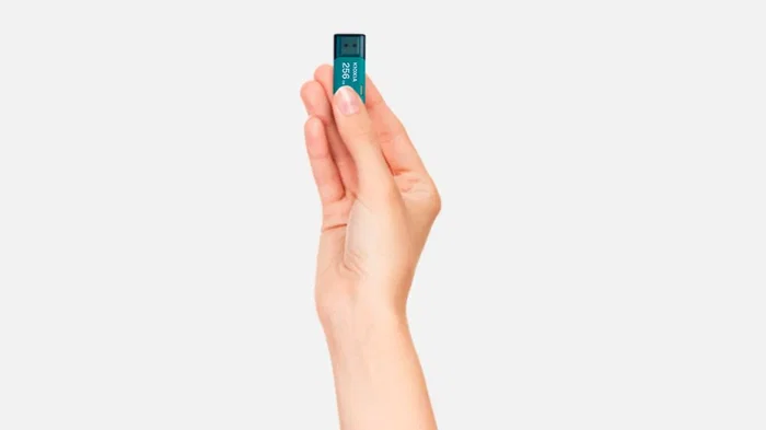 Kioxia LU301L128GG4 - Memoria USB 3.2 Gen 1 de 128 GB, USB Tipo A, Color Azul, Con Tapa