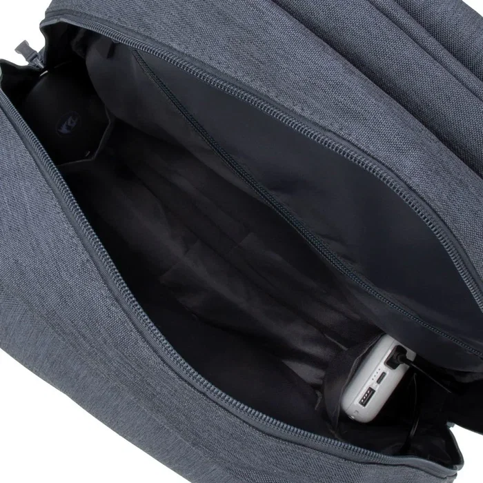 Rivacase 7567 Mochila para Portátil 17.3" (43.9 cm) Azul - Poliéster Resistente al Agua con Puerto USB, Tirantes para Hombro y Múltiples Bolsillos - 780 g