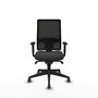 Silla de oficina Horna con mecanismo Sincro tapizada con Similpiel color Gris oscuro y malla color Negro. Equipada con lumbar 1D, Brazos 1D y Ruedas 65 mm parqué