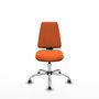 Silla de oficina Elche con mecanismo Asincro tapizada con Tela color Naranja. Equipada con Base cromada, Sin brazos y Ruedas 65 mm parqué