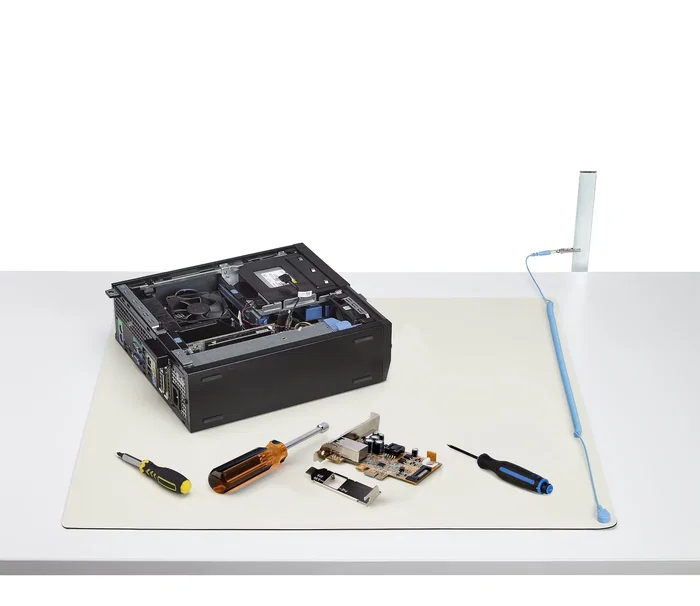 StarTech.com Alfombrilla Anti estática ESD SM-ANTI-STATIC-MAT para Reparación de Electrónicos, Superficie PVC 30x46cm con Cable de Tierra de 2 Metros