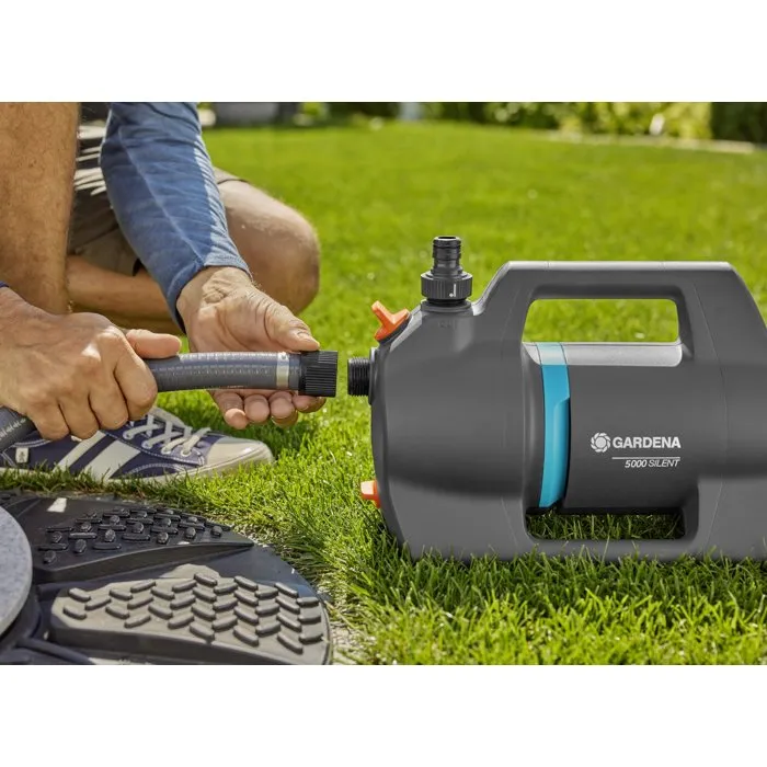 Gardena 5000 Kit de bomba de riego superficial silenciosa con equipo de succión - Alto rendimiento Gardena 5000 Kit de bomba de riego superficial silenciosa con equipo de succión - Alto rendimiento