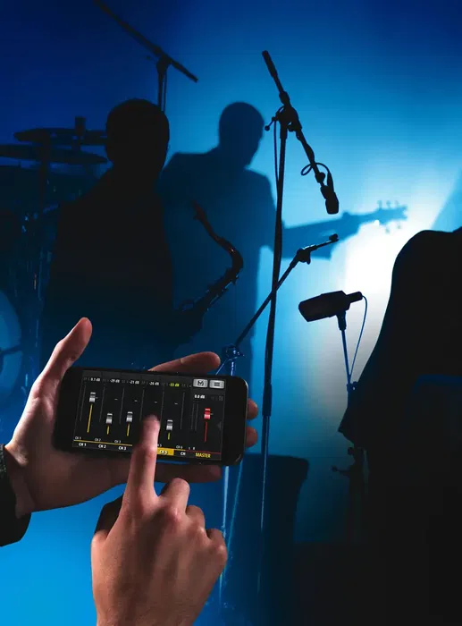 SOUNDCRAFT Ui 16 Mezclador Digital Profesional Controlado por Tableta/PC/Smartphone con Wi-Fi Integrado y Procesamiento HARMAN