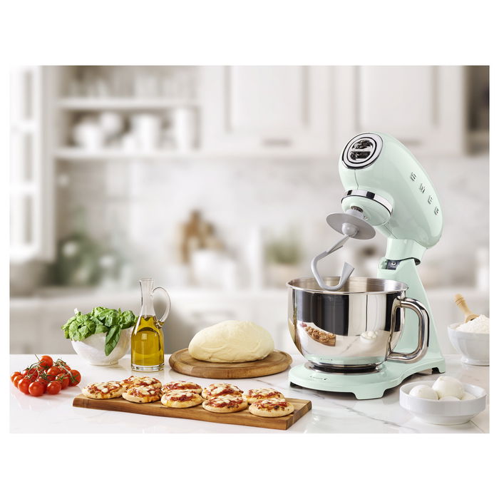 Smeg SMF03PGEU Robot de cocina 50's Style pastel verde, 800W, 4.8L, accionamiento directo, 10 velocidades, velocidad variable, base antideslizante, tazón acero inoxidable, 1m cable