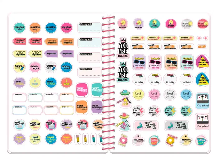 Liderpapel Fantasy E - Agenda Escolar 2026-2027, Día Página, A5+, Bilingüe, Interior Teens, Espiral, Tapa Cartón, Papel FSC 80g, Incluye Gomilla y Pegatinas, Color Diva