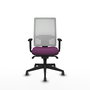 Silla de oficina Horna con mecanismo Sincro tapizada con Similpiel color Morado y malla color Blanco. Equipada con lumbar 1D, Brazos 1D y Ruedas 65 mm parqué